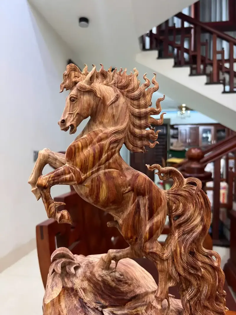nhat-ma-phi-G5807-3 Tượng Nhất Mã Phi Thiên Gỗ Sưa Đỏ Hàng Kỹ Vân Đẹp Có Sơn G5807