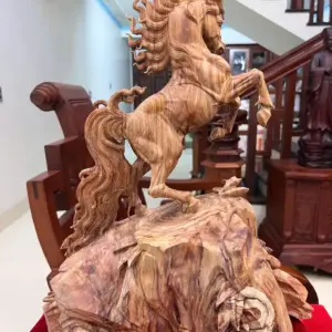 nhat-ma-phi-G5807-5 Tượng Nhất Mã Phi Thiên Gỗ Sưa Đỏ Hàng Kỹ Vân Đẹp Có Sơn G5807