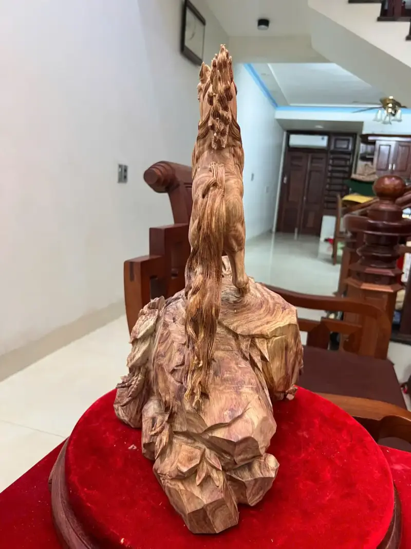 nhat-ma-phi-G5807-6 Tượng Nhất Mã Phi Thiên Gỗ Sưa Đỏ Hàng Kỹ Vân Đẹp Có Sơn G5807