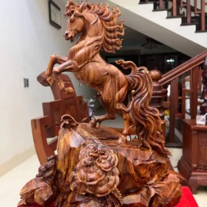 nhat-ma-phi-G5885-2 Tượng Nhất Mã Phi Thiên Gỗ Sưa Đỏ Hàng Kỹ Nét Vân Đẹp G5885