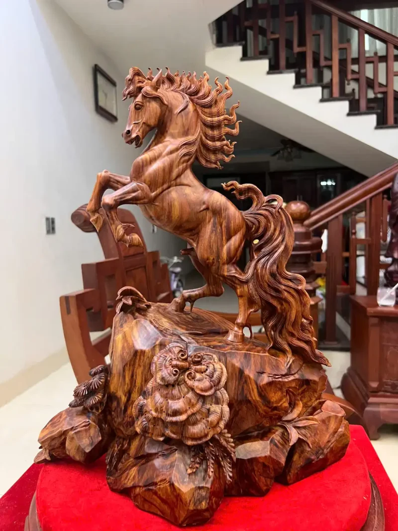 nhat-ma-phi-G5885-2 Tượng Nhất Mã Phi Thiên Gỗ Sưa Đỏ Hàng Kỹ Nét Vân Đẹp G5885