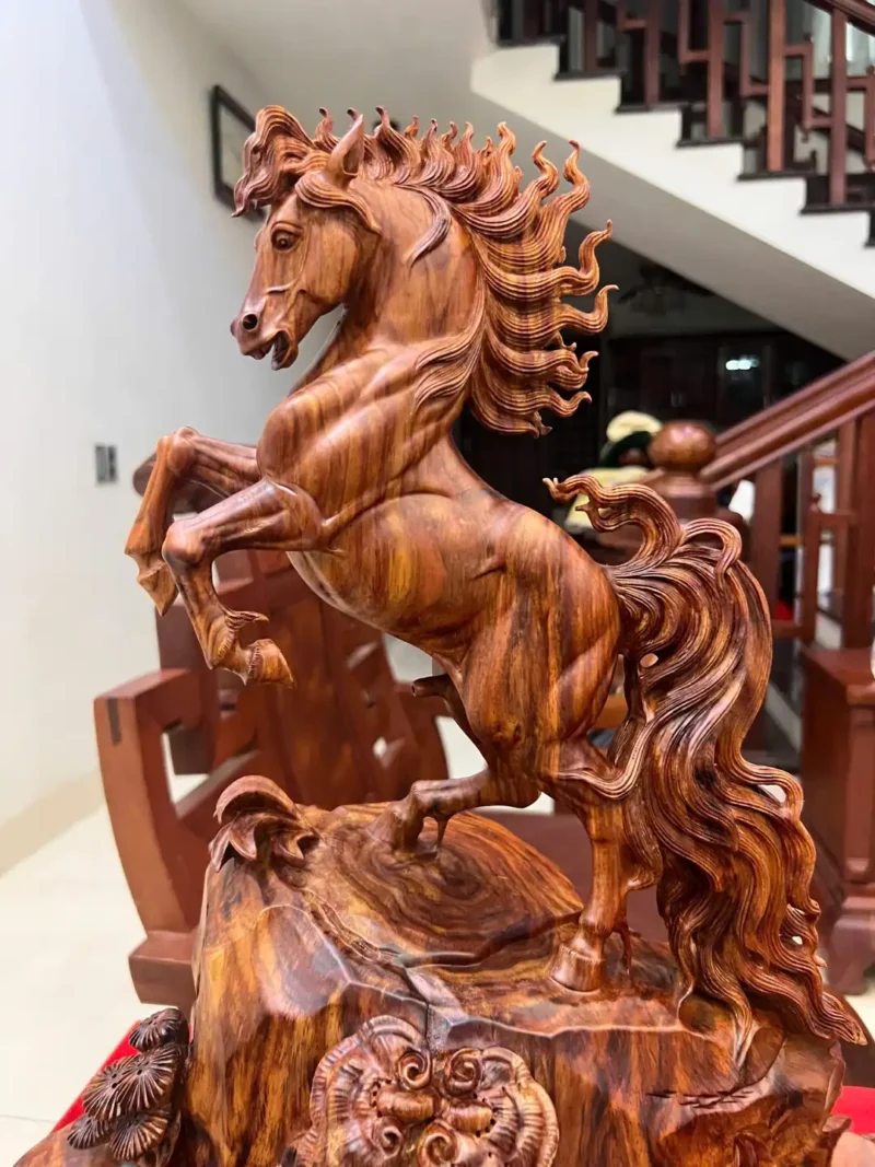 nhat-ma-phi-G5885-3 Tượng Nhất Mã Phi Thiên Gỗ Sưa Đỏ Hàng Kỹ Nét Vân Đẹp G5885