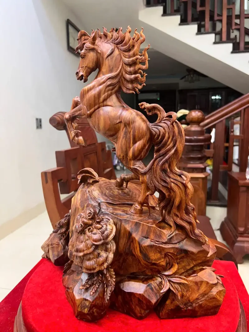 nhat-ma-phi-G5885-4 Tượng Nhất Mã Phi Thiên Gỗ Sưa Đỏ Hàng Kỹ Nét Vân Đẹp G5885