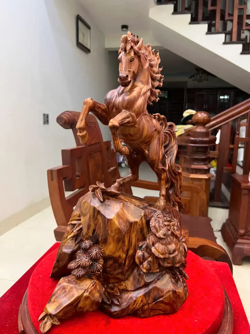 nhat-ma-phi-G5885-6 Tượng Nhất Mã Phi Thiên Gỗ Sưa Đỏ Hàng Kỹ Nét Vân Đẹp G5885