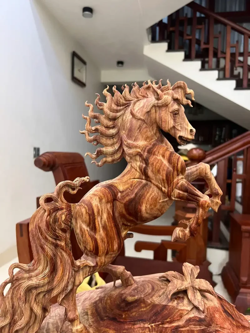nhat-ma-phi-G5886-4 Tượng Nhất Mã Phi Thiên Gỗ Sưa Đỏ Đế To Đẹp Hàng Kỹ Có Sơn G5886