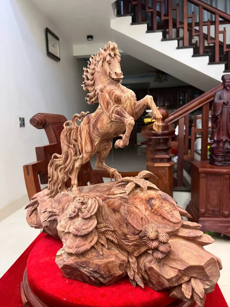 nhat-ma-phi-G5886-5 Tượng Nhất Mã Phi Thiên Gỗ Sưa Đỏ Đế To Đẹp Hàng Kỹ Có Sơn G5886