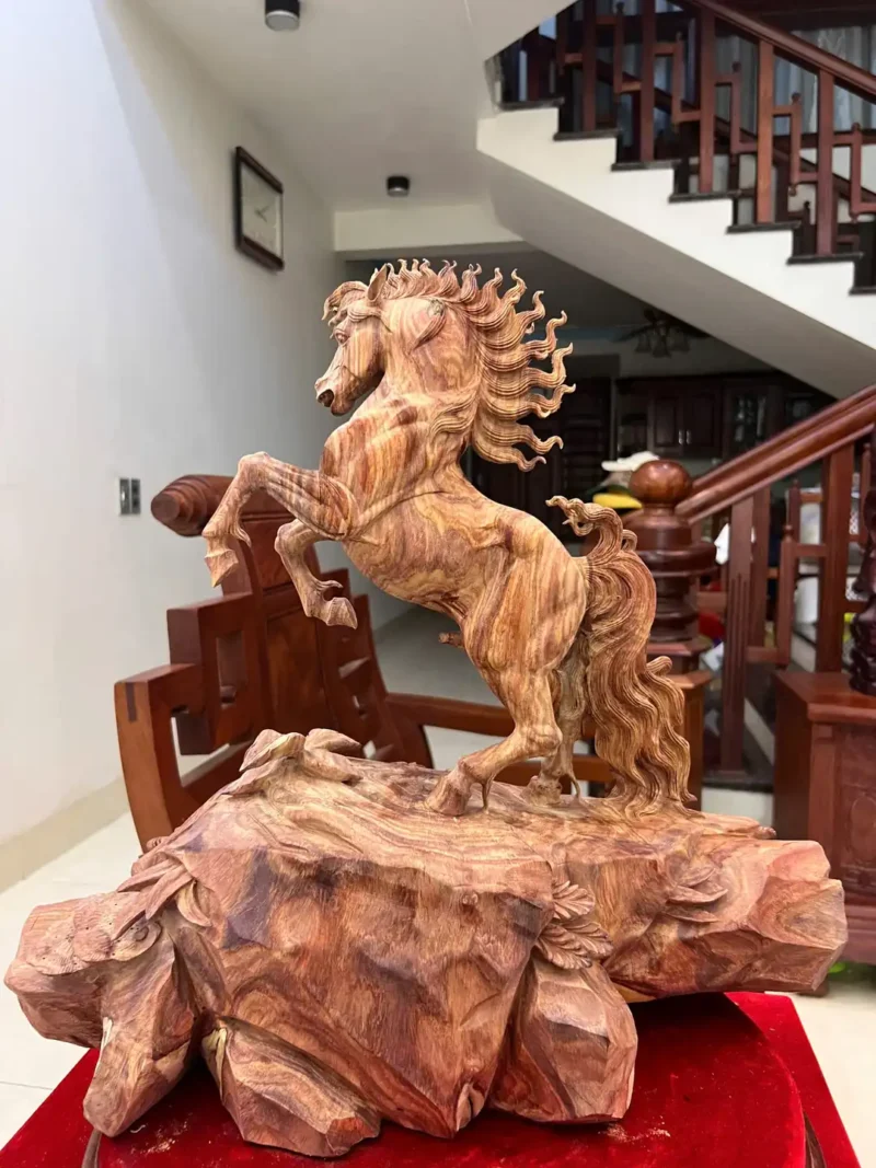 nhat-ma-phi-G5886-6 Tượng Nhất Mã Phi Thiên Gỗ Sưa Đỏ Đế To Đẹp Hàng Kỹ Có Sơn G5886