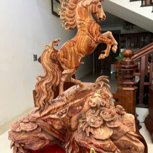 nhat-ma-phi-G6197-2 Tượng Nhất Mã Phi Thiên Gỗ Sưa Đỏ To Đẹp Vân Có Sơn G6197