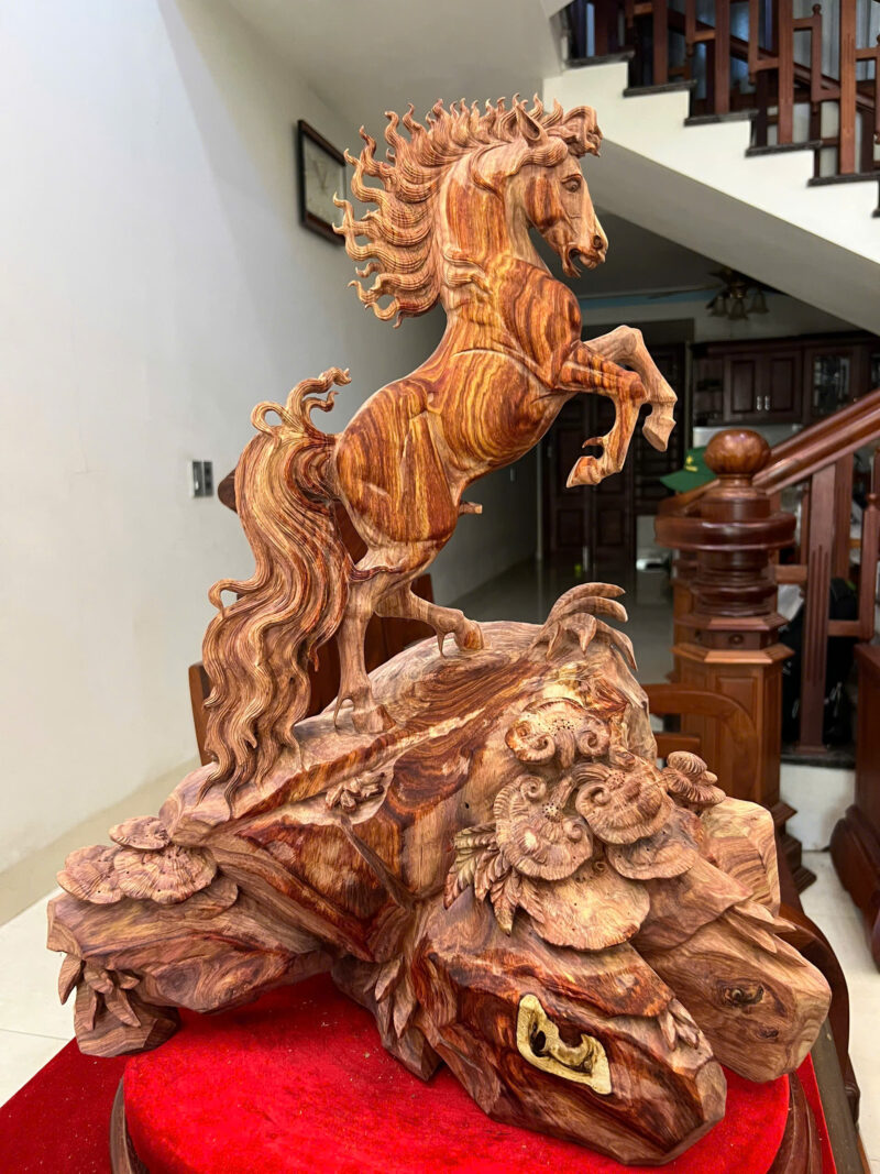 nhat-ma-phi-G6197-2 Tượng Nhất Mã Phi Thiên Gỗ Sưa Đỏ To Đẹp Vân Có Sơn G6197