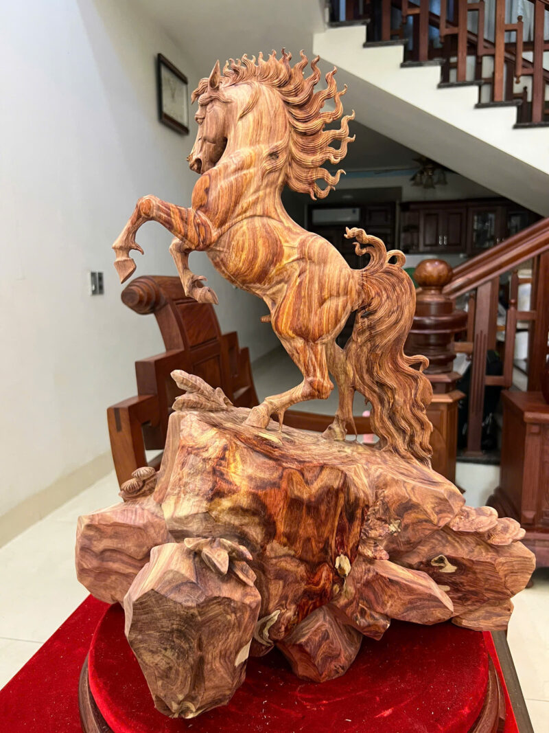 nhat-ma-phi-G6197-3 Tượng Nhất Mã Phi Thiên Gỗ Sưa Đỏ To Đẹp Vân Có Sơn G6197