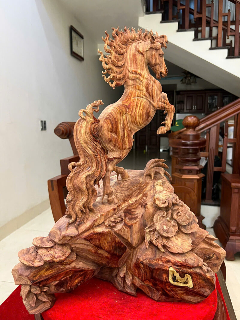 nhat-ma-phi-G6197-5 Tượng Nhất Mã Phi Thiên Gỗ Sưa Đỏ To Đẹp Vân Có Sơn G6197
