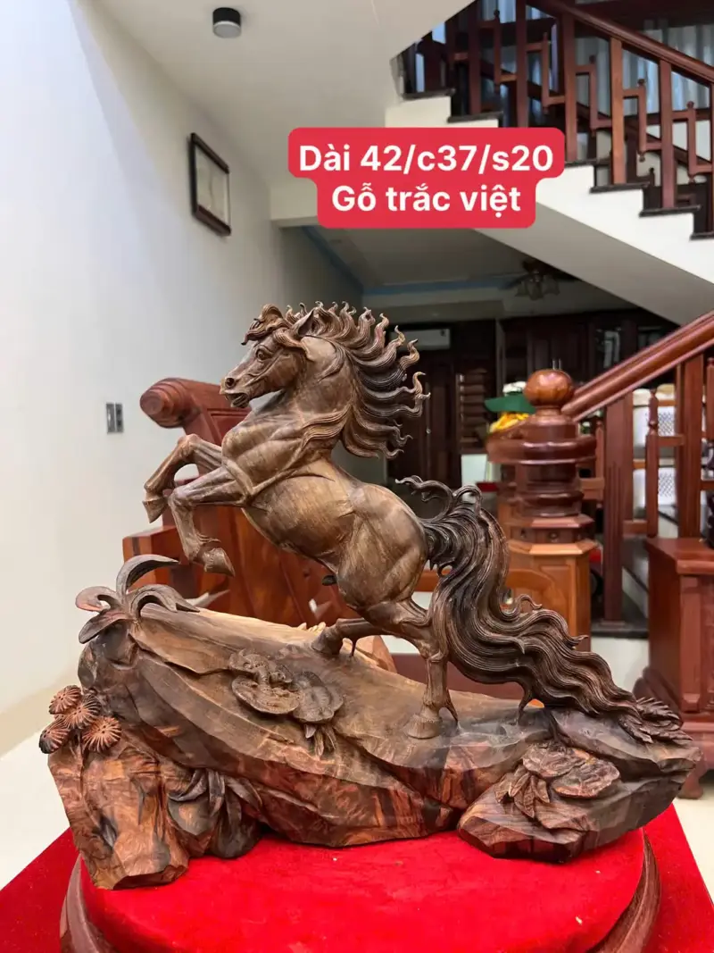 Tượng Nhất Mã Phi Thiên Gỗ Trắc Đỏ Đen Hàng Đục Kỹ Có Sơn G5119