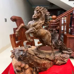 Tượng Nhất Mã Phi Thiên Gỗ Trắc Đỏ Đen Hàng Đục Kỹ Có Sơn G5119