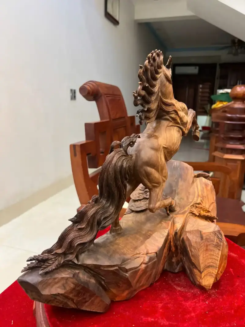 Tượng Nhất Mã Phi Thiên Gỗ Trắc Đỏ Đen Hàng Đục Kỹ Có Sơn G5119