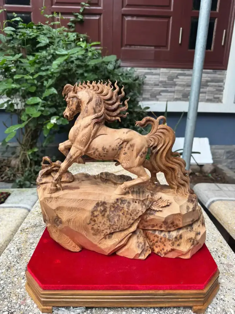 nhat-ma-thong-dong-go-nu-ngoc-G5343-6 Tượng Nhất Mã Thong Dong Gỗ Nu Ngọc Am Liền Khối Hàng Kỹ Nét Gai Nu Tự Nhiên G5343