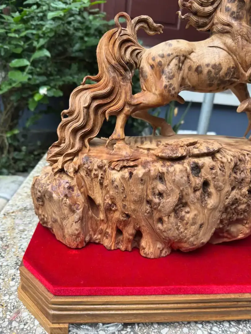 nhat-ma-thong-dong-go-nu-ngoc-G5780-3 Tượng Nhất Mã Thong Dong Gỗ Nu Ngọc Am Liền Khối Hàng Kỹ Nét Gai Nu Tự Nhiên G5780