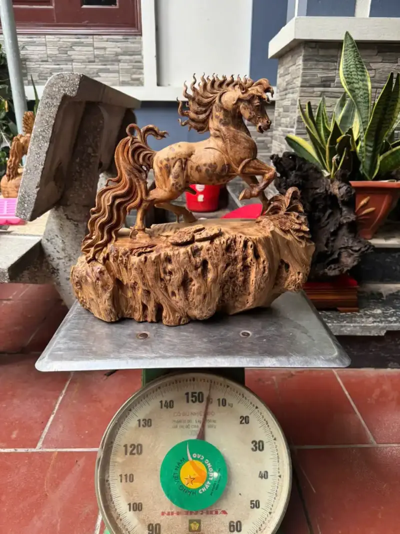 nhat-ma-thong-dong-go-nu-ngoc-G5780-7 Tượng Nhất Mã Thong Dong Gỗ Nu Ngọc Am Liền Khối Hàng Kỹ Nét Gai Nu Tự Nhiên G5780