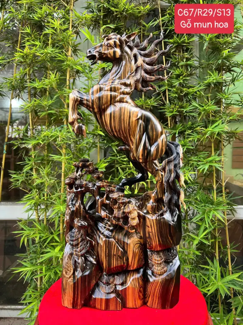 nhat-ma-ung-G5388-1 Tượng Nhất Mã Đứng Gốc Tùng Gỗ Mun Hoa Hàng To Đẹp Liền Khối G5388
