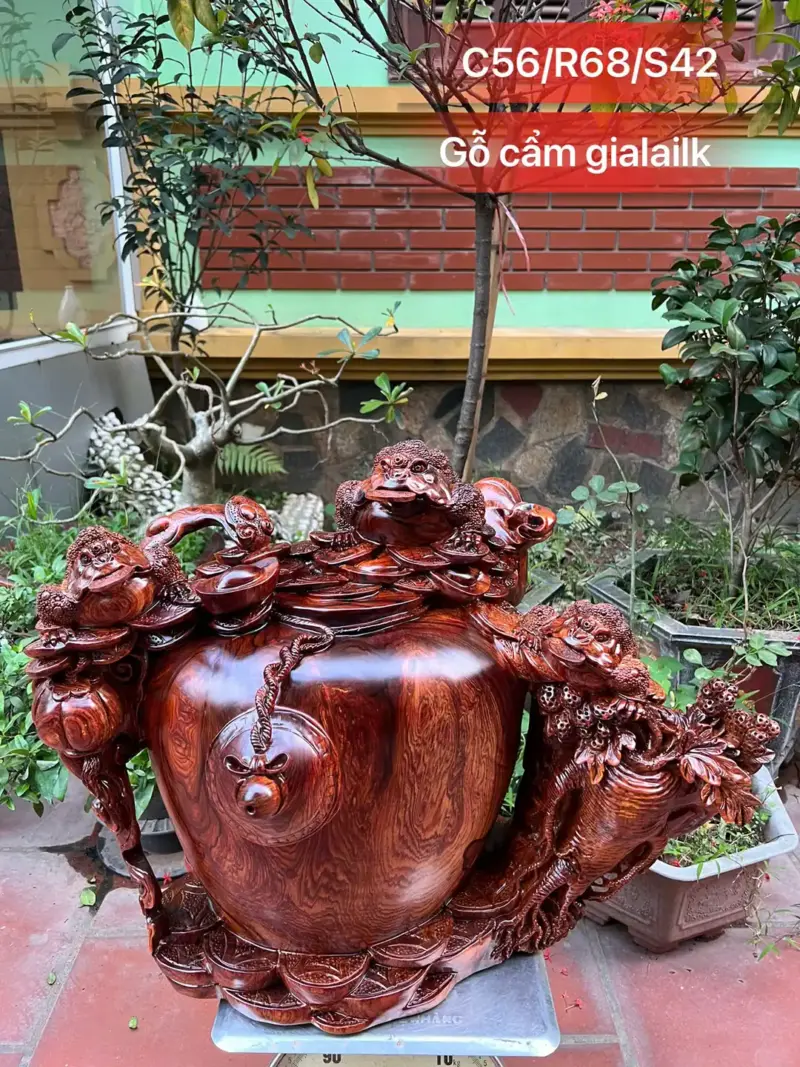 tam-coc-tran-G5616-1 Tượng Tam Cóc Trấn Chum Tiền Vàng Gỗ Cẩm Gia Lai Siêu Vân To Nặng Liền Khối G5616