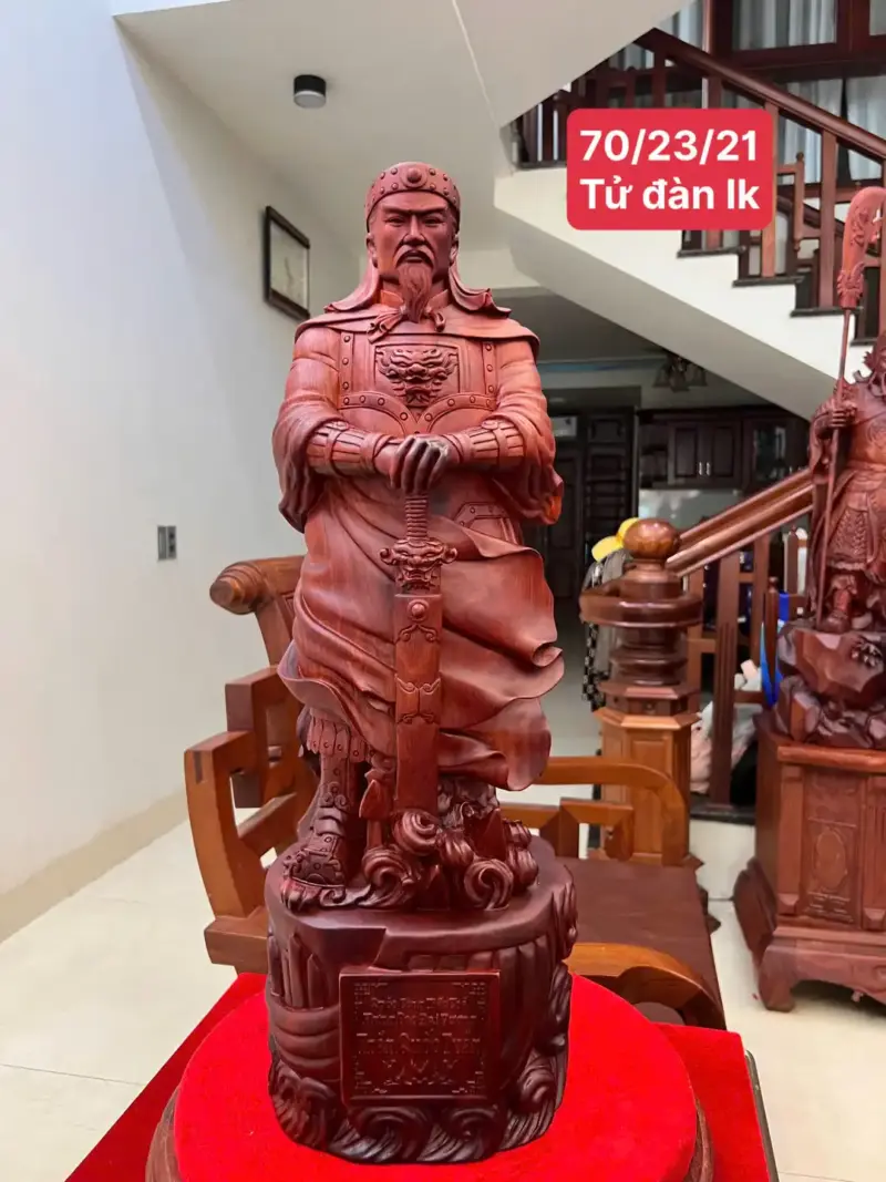 tran-quoc-tuan-G5477-1 Tượng Trần Quốc Tuấn Chống Kiếm Gỗ Tử Đàn Liền Khối G5477