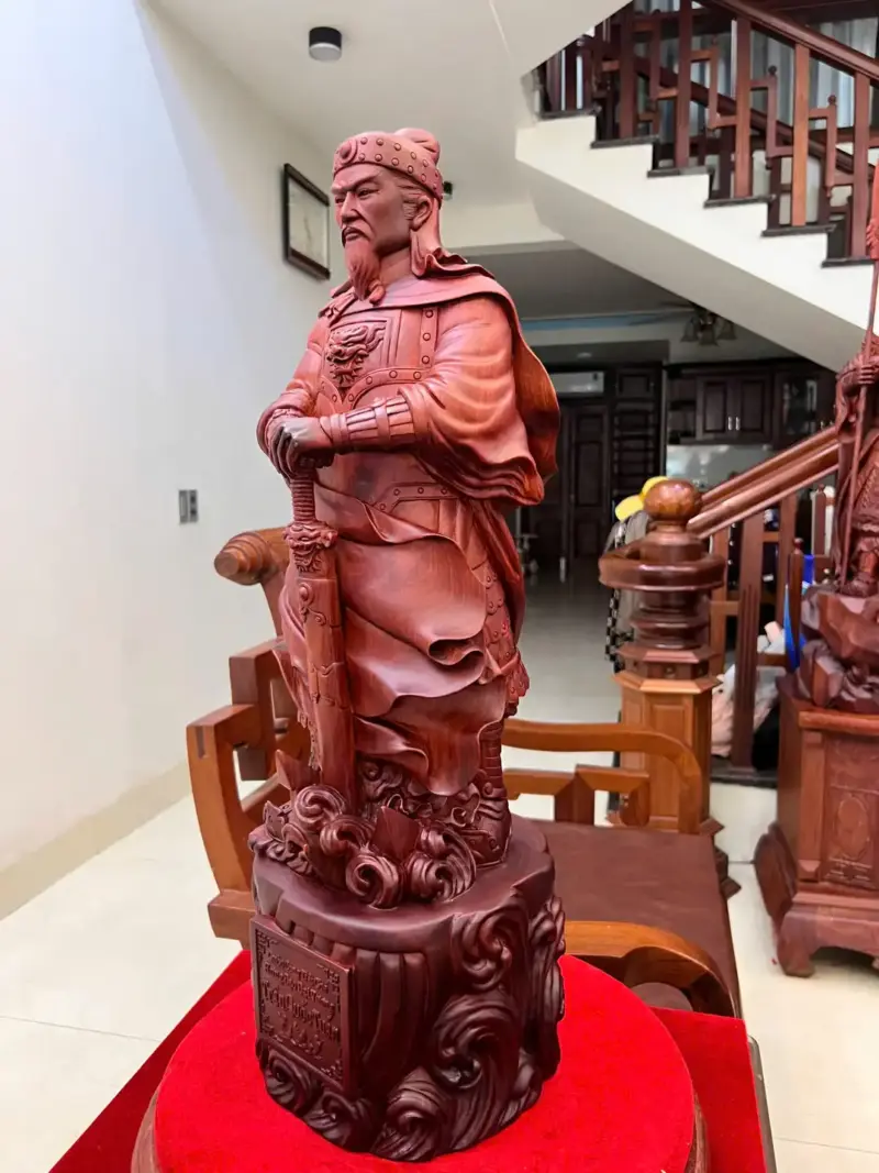 tran-quoc-tuan-G5477-4 Tượng Trần Quốc Tuấn Chống Kiếm Gỗ Tử Đàn Liền Khối G5477