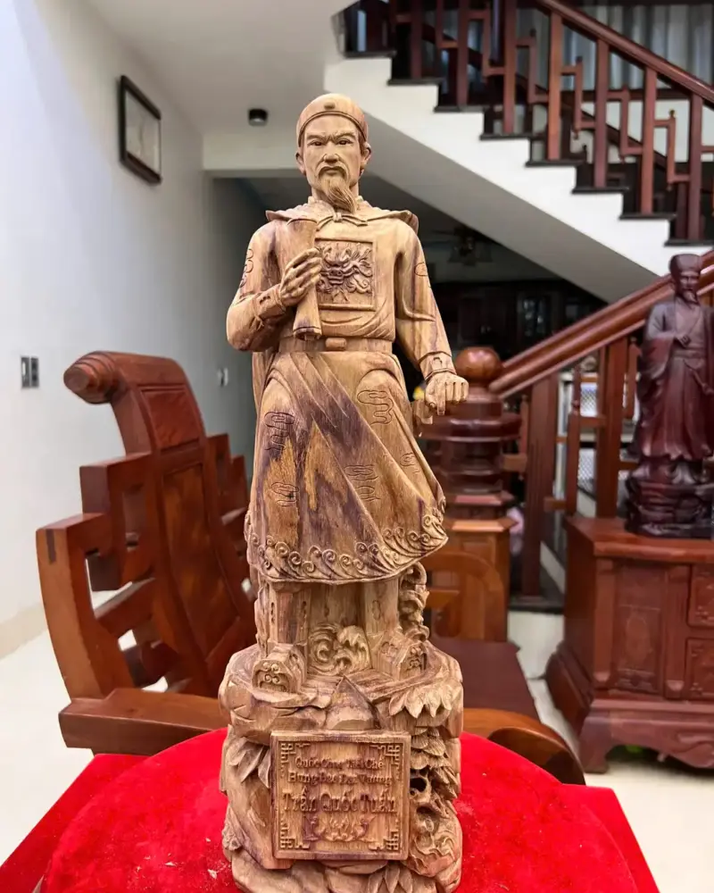 tran-quoc-tuan-G5525-2 Tượng Trần Quốc Tuấn Gỗ Sưa Bắc Vân Tím Lịm Có Sơn G5525