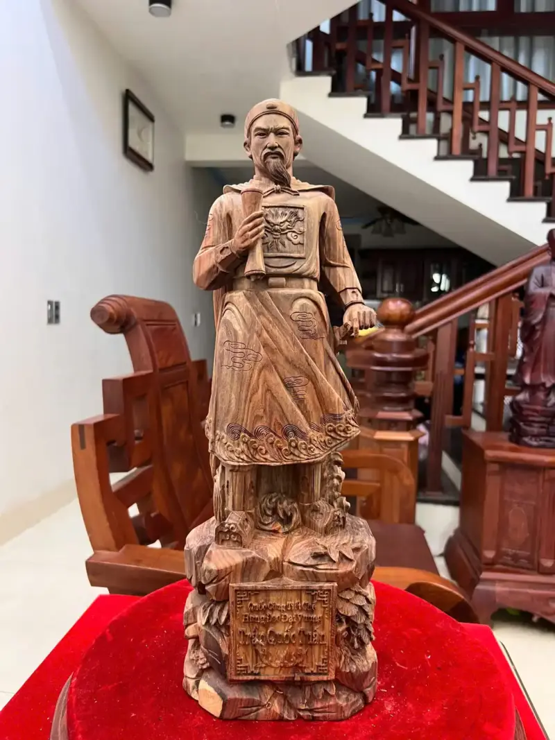 tran-quoc-tuan-G5543-2 Tượng Trần Quốc Tuấn Gỗ Trắc Đen Liền Khối Mộc Đẹp Có Sơn G5543
