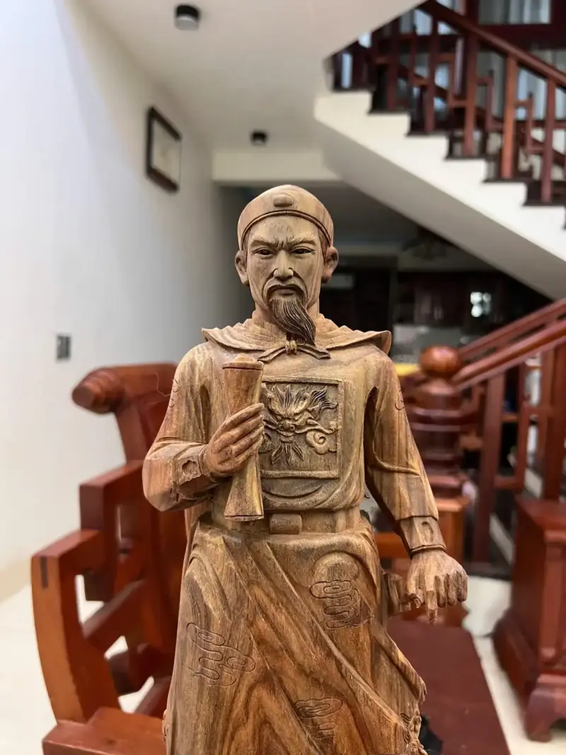tran-quoc-tuan-G5543-6 Tượng Trần Quốc Tuấn Gỗ Trắc Đen Liền Khối Mộc Đẹp Có Sơn G5543