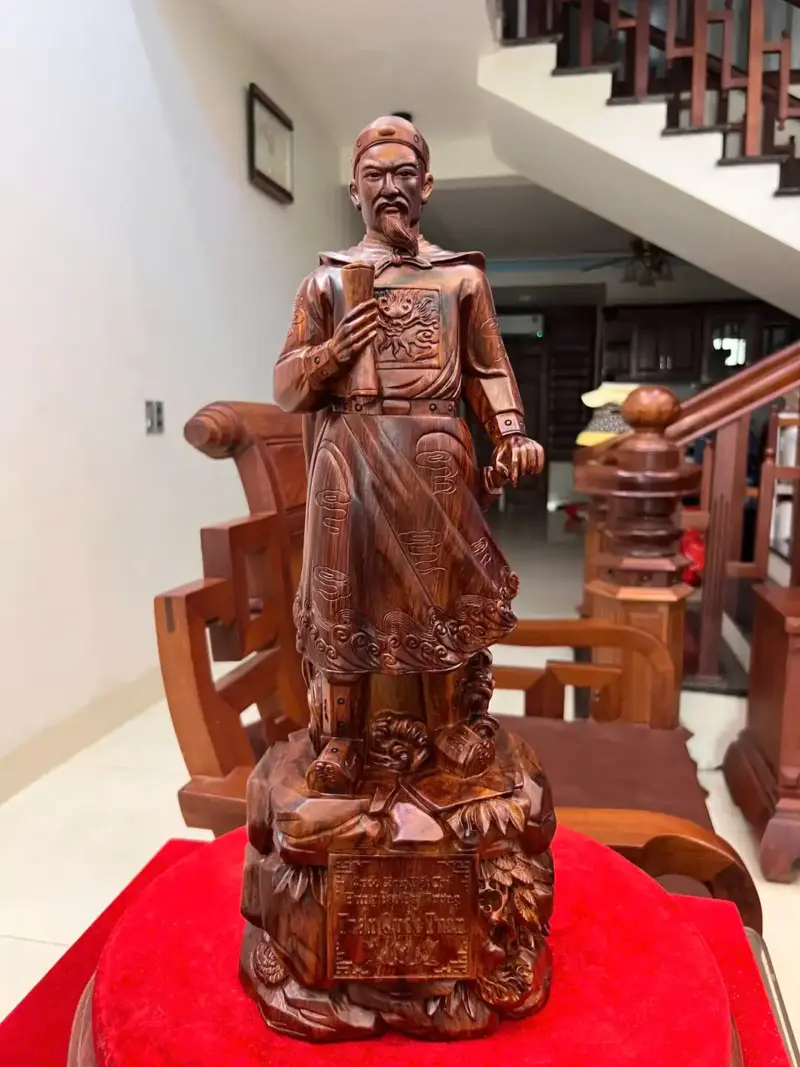 tran-quoc-tuan-G5570-2 Tượng Trần Quốc Tuấn Gỗ Sưa Liền Khối G5570
