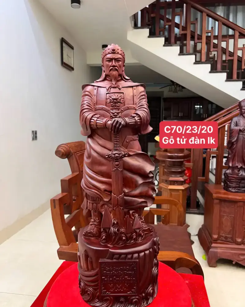 tran-quoc-tuan-G5579-1_1 Tượng Trần Quốc Tuấn Chống Kiếm Gỗ Tử Đàn Liền Khối Đục Kỹ Nét G5579