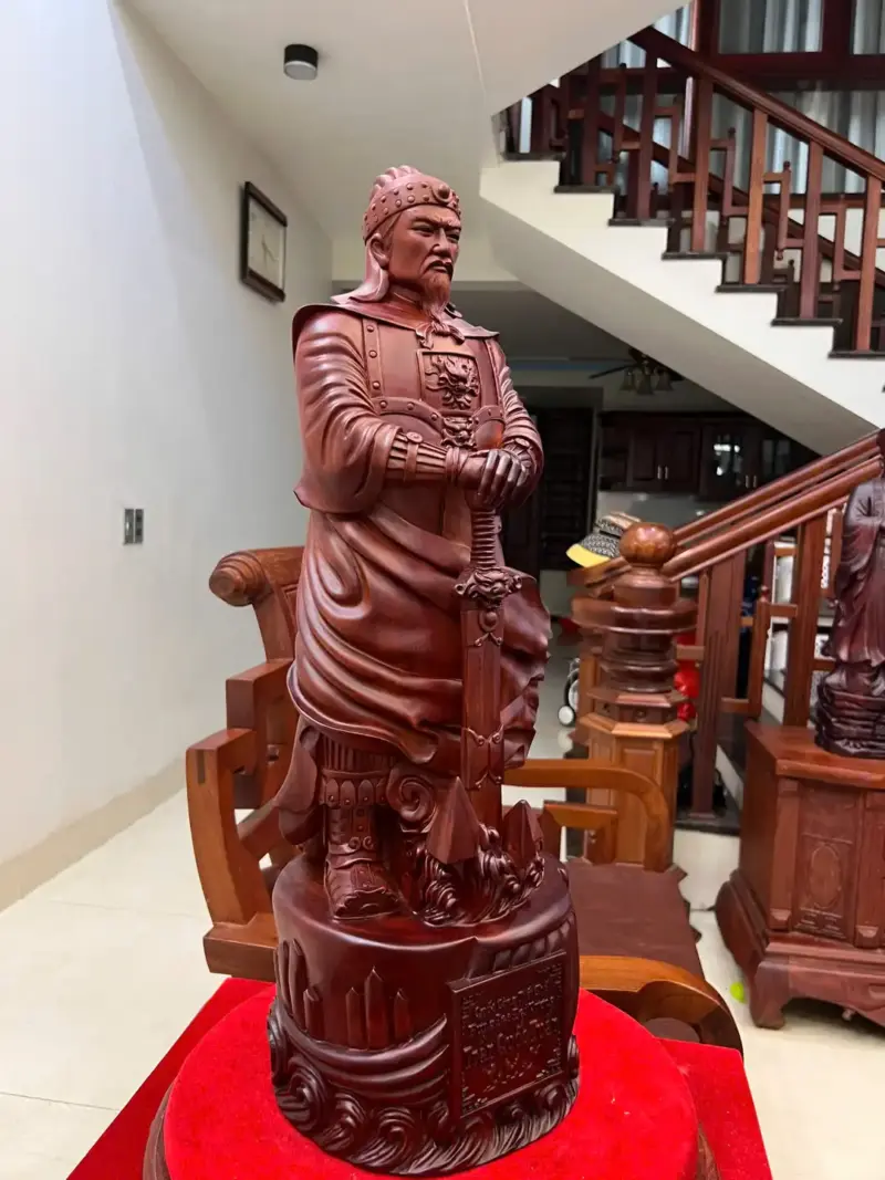 tran-quoc-tuan-G5579-5_1 Tượng Trần Quốc Tuấn Chống Kiếm Gỗ Tử Đàn Liền Khối Đục Kỹ Nét G5579