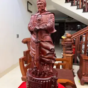 tran-quoc-tuan-G5579-6_1 Tượng Trần Quốc Tuấn Chống Kiếm Gỗ Tử Đàn Liền Khối Đục Kỹ Nét G5579