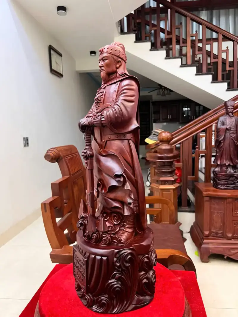 tran-quoc-tuan-G5579-7_1 Tượng Trần Quốc Tuấn Chống Kiếm Gỗ Tử Đàn Liền Khối Đục Kỹ Nét G5579