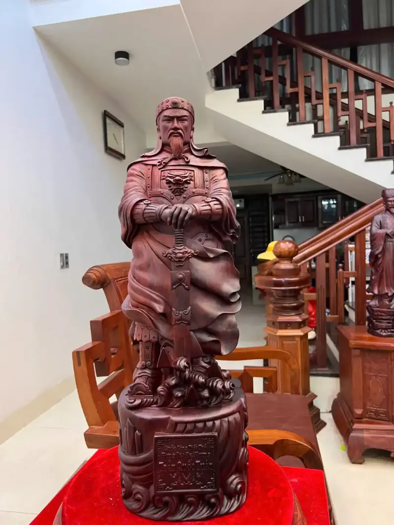 tran-quoc-tuan-G5585-2 Tượng Trần Quốc Tuấn Gỗ Tử Đàn Liền Khối Đục Kỹ Sắc Nét G5585