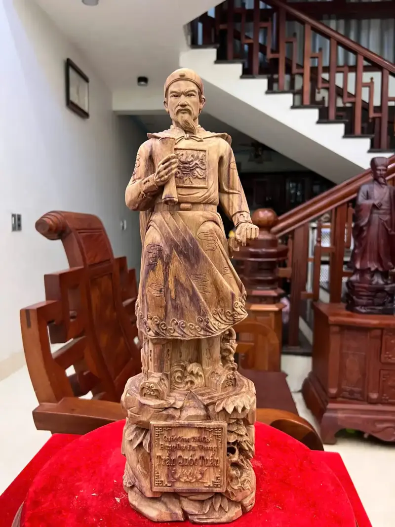 tran-quoc-tuan-G5590-2 Tượng Trần Quốc Tuấn Gỗ Sưa Bắc Vân Tím Có Sơn G5590