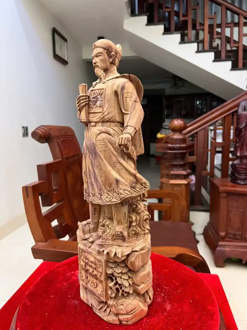tran-quoc-tuan-G5590-3 Tượng Trần Quốc Tuấn Gỗ Sưa Bắc Vân Tím Có Sơn G5590