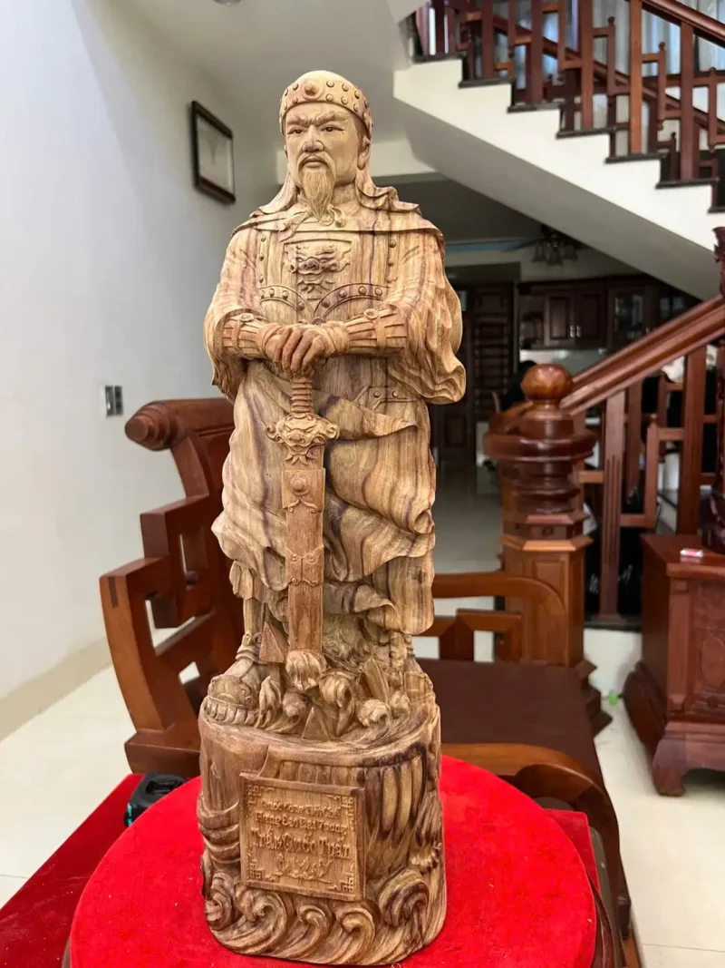 tran-quoc-tuan-G6100-2 Tượng Trần Quốc Tuấn Gỗ Sưa Vân Đẹp Có Sơn G6100