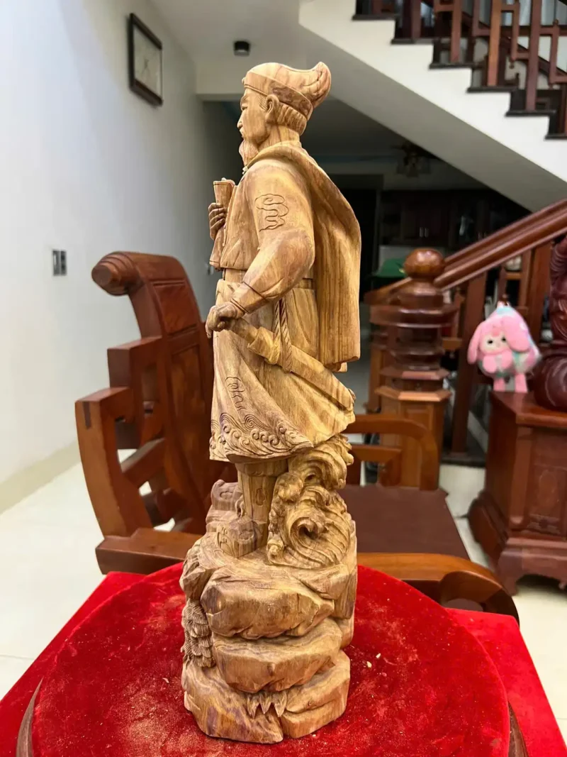 tran-quoc-tuan-G6159-4 Tượng Trần Quốc Tuấn Gỗ Xưa Đỏ Liền Khối Có Sơn G6159