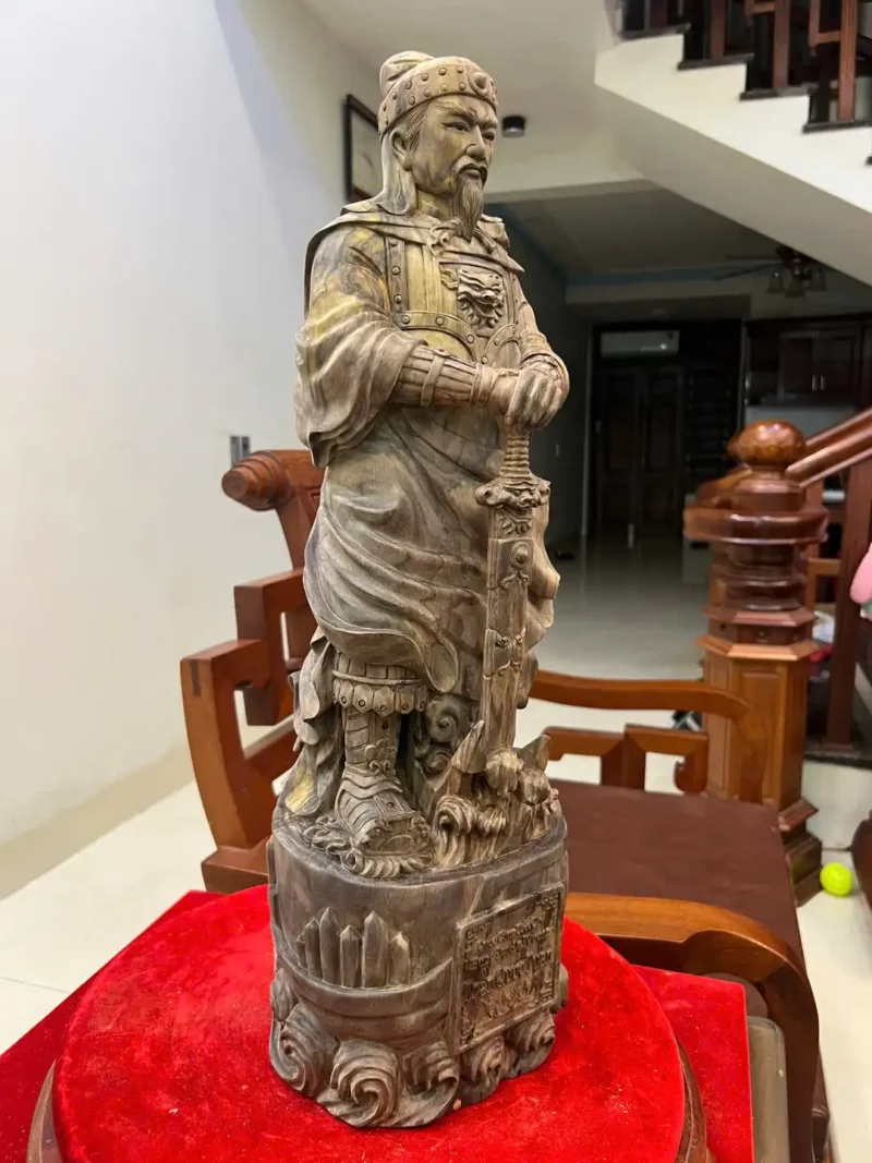 tran-quoc-tuan-G6212-4 Tượng Trần Quốc Tuấn Chống Kiếm Gỗ Trắc Đen Liền Khối Có Sơn G6212