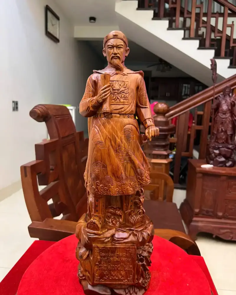 tran-quoc-tuan-go-sua-bac-G5028-2_Trần Quốc Tuấn Gỗ Sưa Bắc Lk Giá 5.600 Triệu Kích Thước Cao 50cm, Ngang 15cm, Sâu 12cm Tượng Trần Quốc Tuấn Gỗ Sưa Bắc Liền Khối G5028