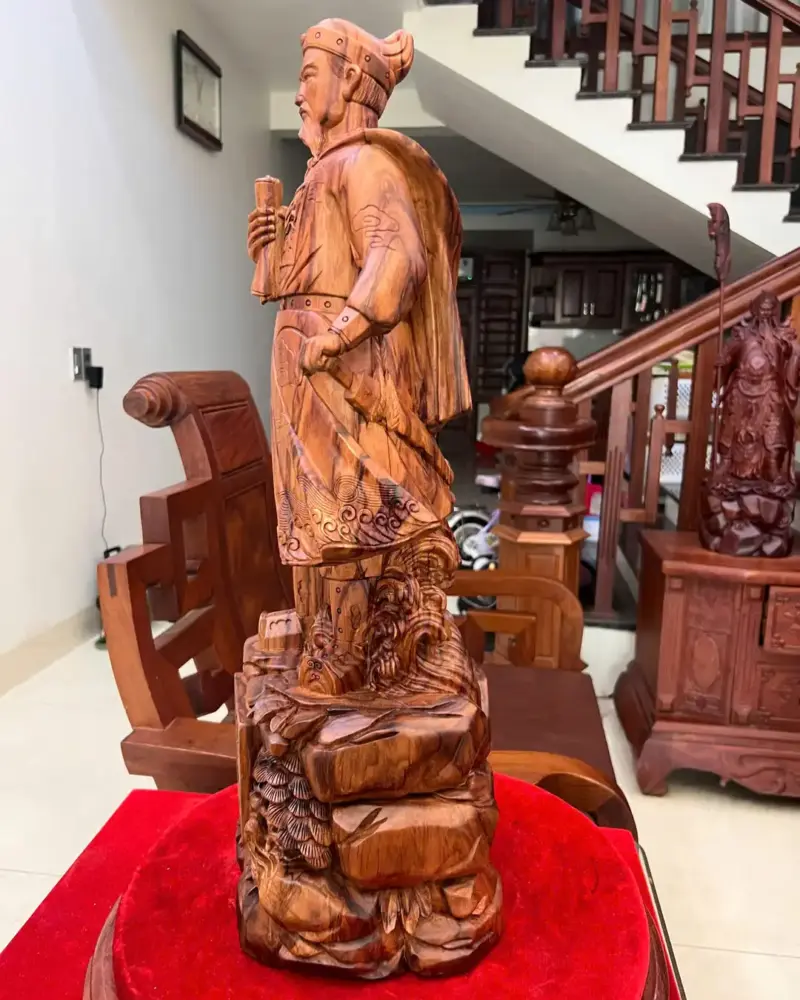 tran-quoc-tuan-go-sua-bac-G5029-2_Trần Quốc Tuấn Gỗ Sưa Bắc Lk Vân Đẹp Giá 7.800 Triệu Kích Thước Cao 61cm, Ngang 22cm, Sâu 19cm Tượng Trần Quốc Tuấn Gỗ Sưa Bắc Liền Khối Vân Đẹp G5029