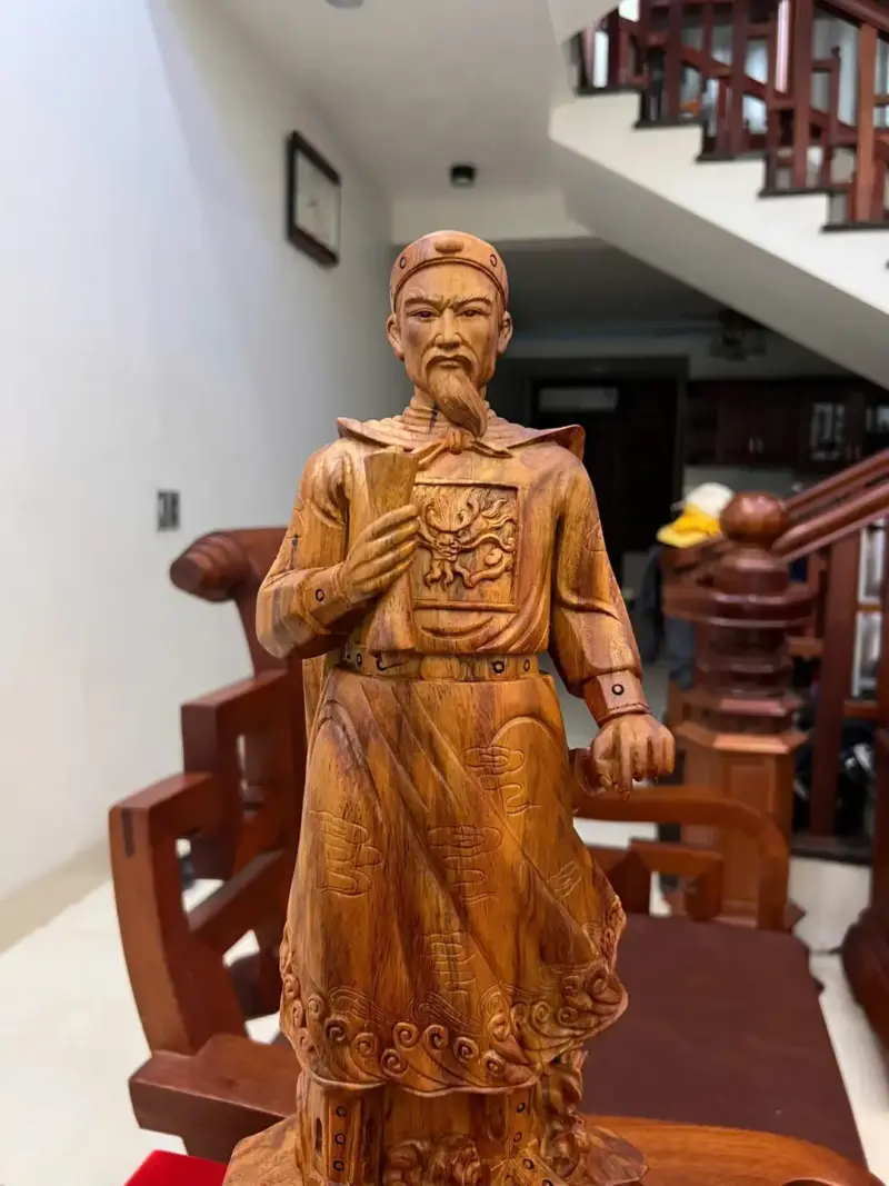 Tượng Trần Quốc Tuấn Gỗ Sưa Bắc Liền Khối G5140