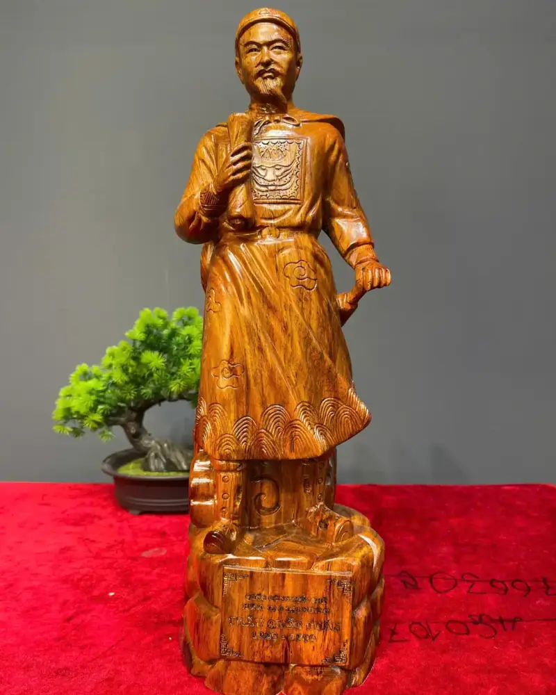 tran-quoc-tuan-go-sua-o-G5449-1 Tượng Trần Quốc Tuấn Gỗ Sưa Đỏ Bắc Liền Khối G5449