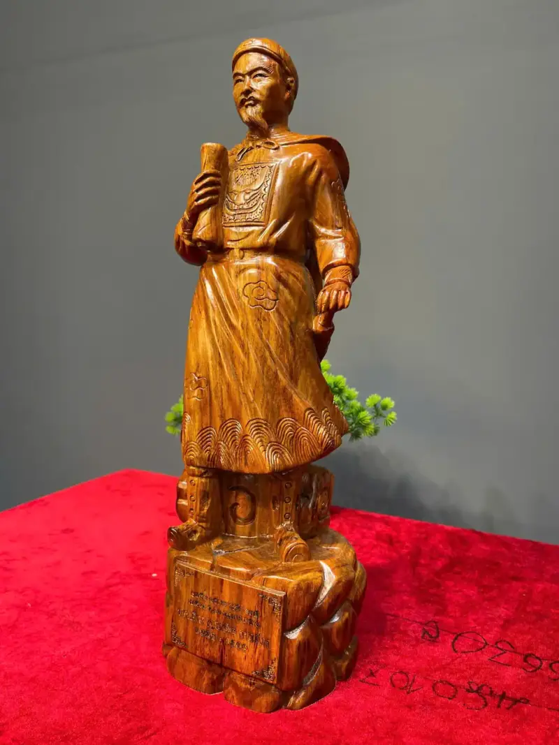 tran-quoc-tuan-go-sua-o-G5449-2 Tượng Trần Quốc Tuấn Gỗ Sưa Đỏ Bắc Liền Khối G5449