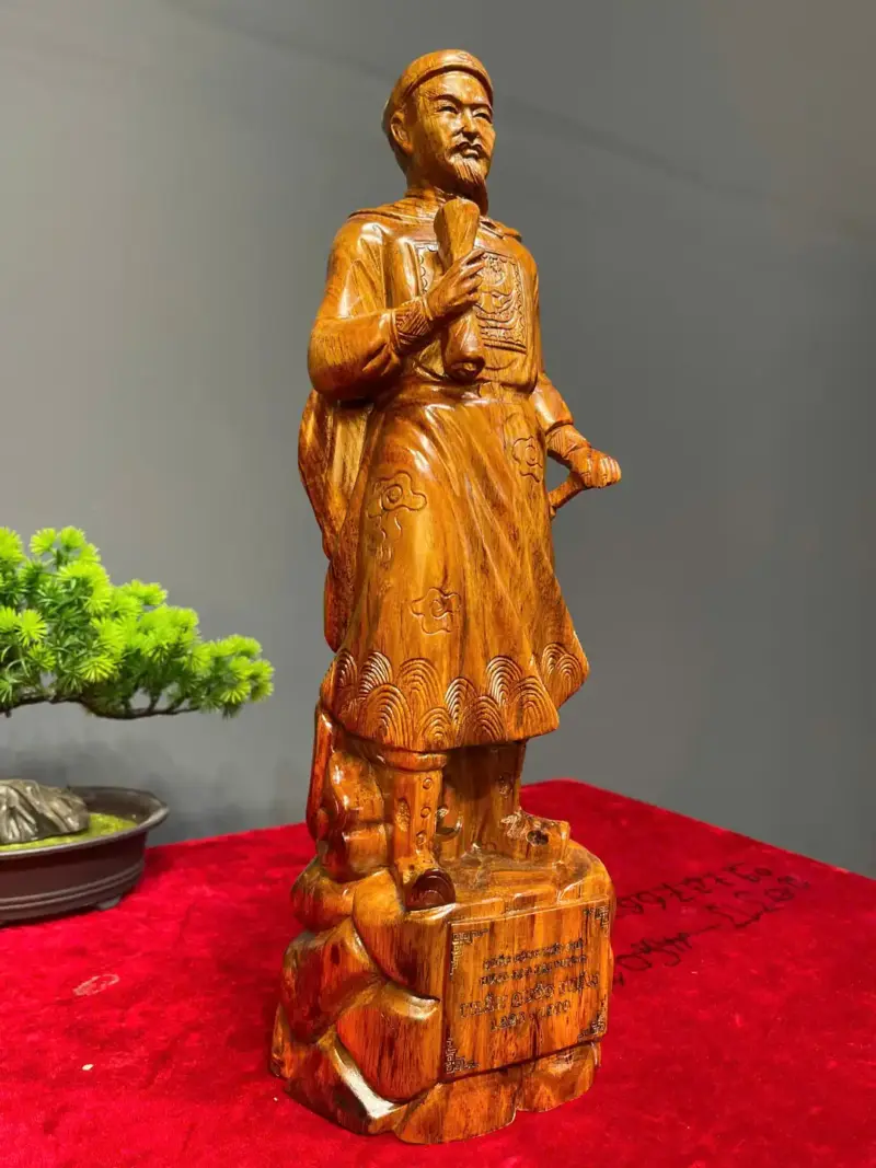 tran-quoc-tuan-go-sua-o-G5449-3 Tượng Trần Quốc Tuấn Gỗ Sưa Đỏ Bắc Liền Khối G5449