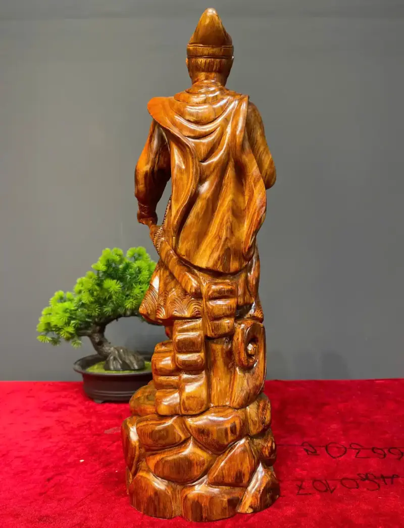tran-quoc-tuan-go-sua-o-G5449-4 Tượng Trần Quốc Tuấn Gỗ Sưa Đỏ Bắc Liền Khối G5449