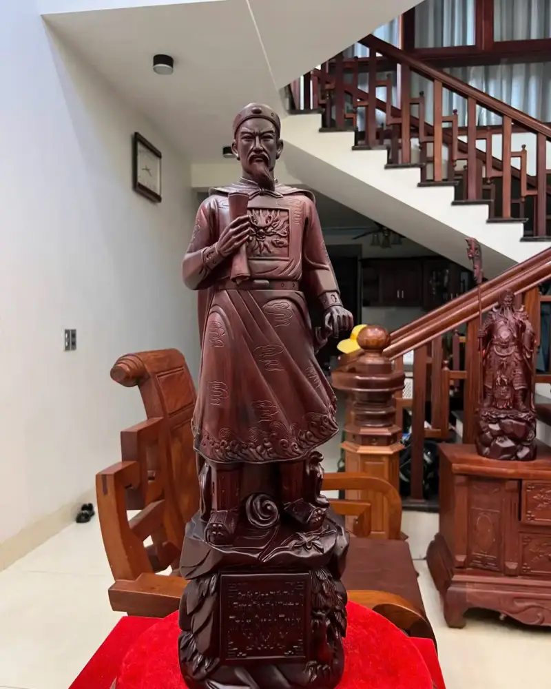 tran-quoc-tuan-go-tu-an-G5032-2_Trần Quốc Tuấn Gỗ Tử Đàn Liền Khối Giá 7.300 Triệu Kích Thước Cao 70cm, Ngang 21cm, Sâu 18cm Tượng Trần Quốc Tuấn Gỗ Tử Đàn Liền Khối G5032