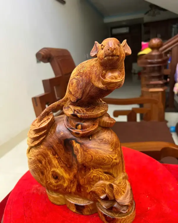 z7629565078510_e7dab3bbae3afacfb19add67d6796acf Tượng Gỗ Chuột Gỗ Cẩm Việt Siêu Vân Liền Khối 32 - 23 - 17