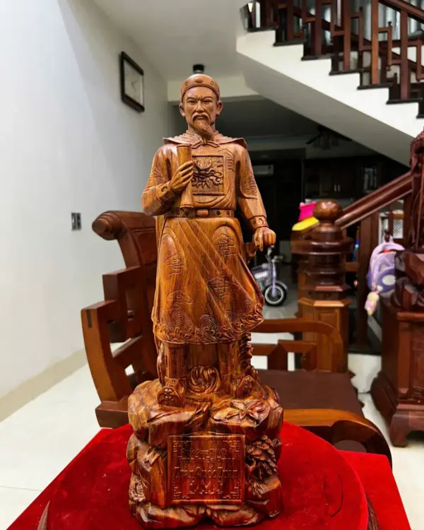z7629765315452_d56f08a52d6a11f6afa3d1e42b02d355 Tượng Gỗ Trần Quốc Tuấn Gỗ Sưa Bắc Liền Khối Mộc Đẹp Vân Tím 50 - 18 - 14