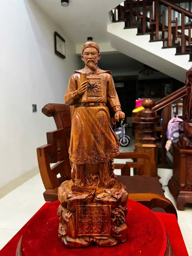 Tượng Gỗ Trần Quốc Tuấn Gỗ Sưa Bắc Liền Khối Mộc Đẹp Vân Tím 50 - 18 - 14